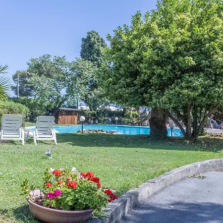 Porticciolo Nervi - Pool - Grandmaison Genua