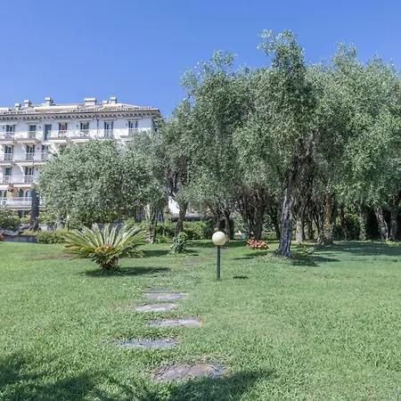 Porticciolo Nervi - Pool - Grandmaison Apartment *